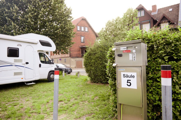 Nahansicht der Stromanschlüsse auf dem Wohnmobilstellplatz Wernigerode